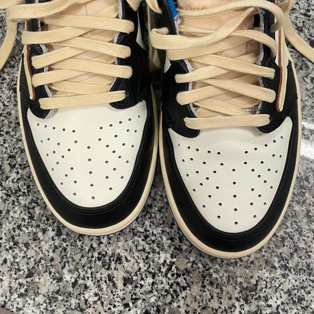 Air Jordan 1 Low Travis Scott x Fragment size Mens 7 Womens 8.5